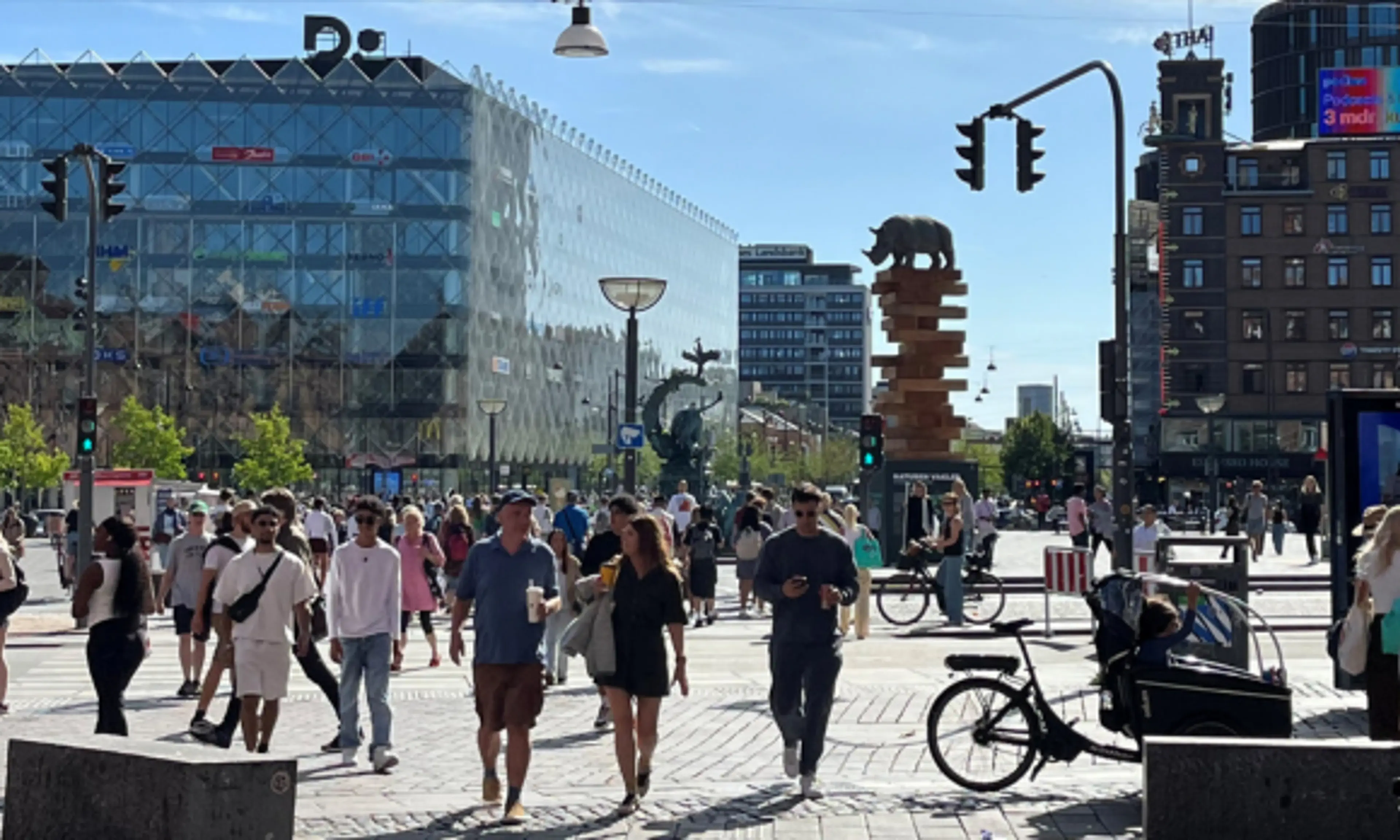 Næsehorn på klodsmajorspil på Rådhuspladsen i København