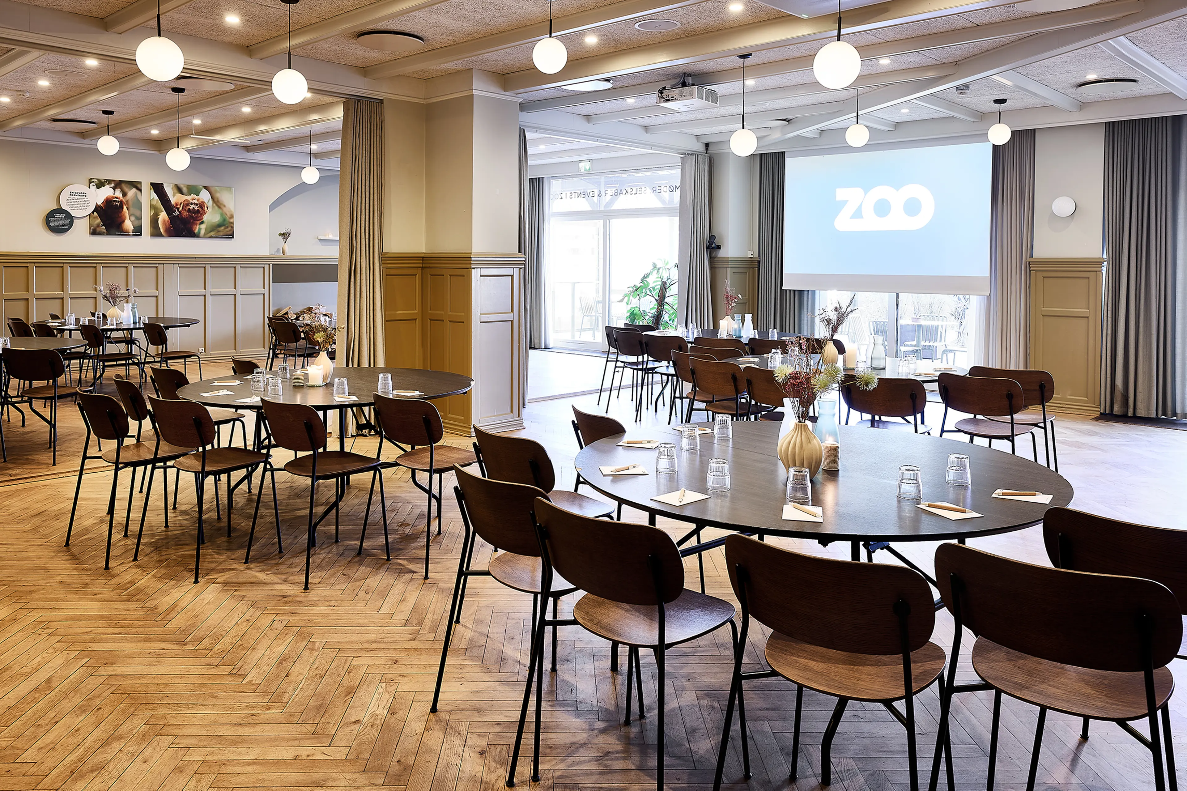 Mødelokale i Kjærbøllings Hus på Zoologisk Have med historiske rammer og professionel opsætning