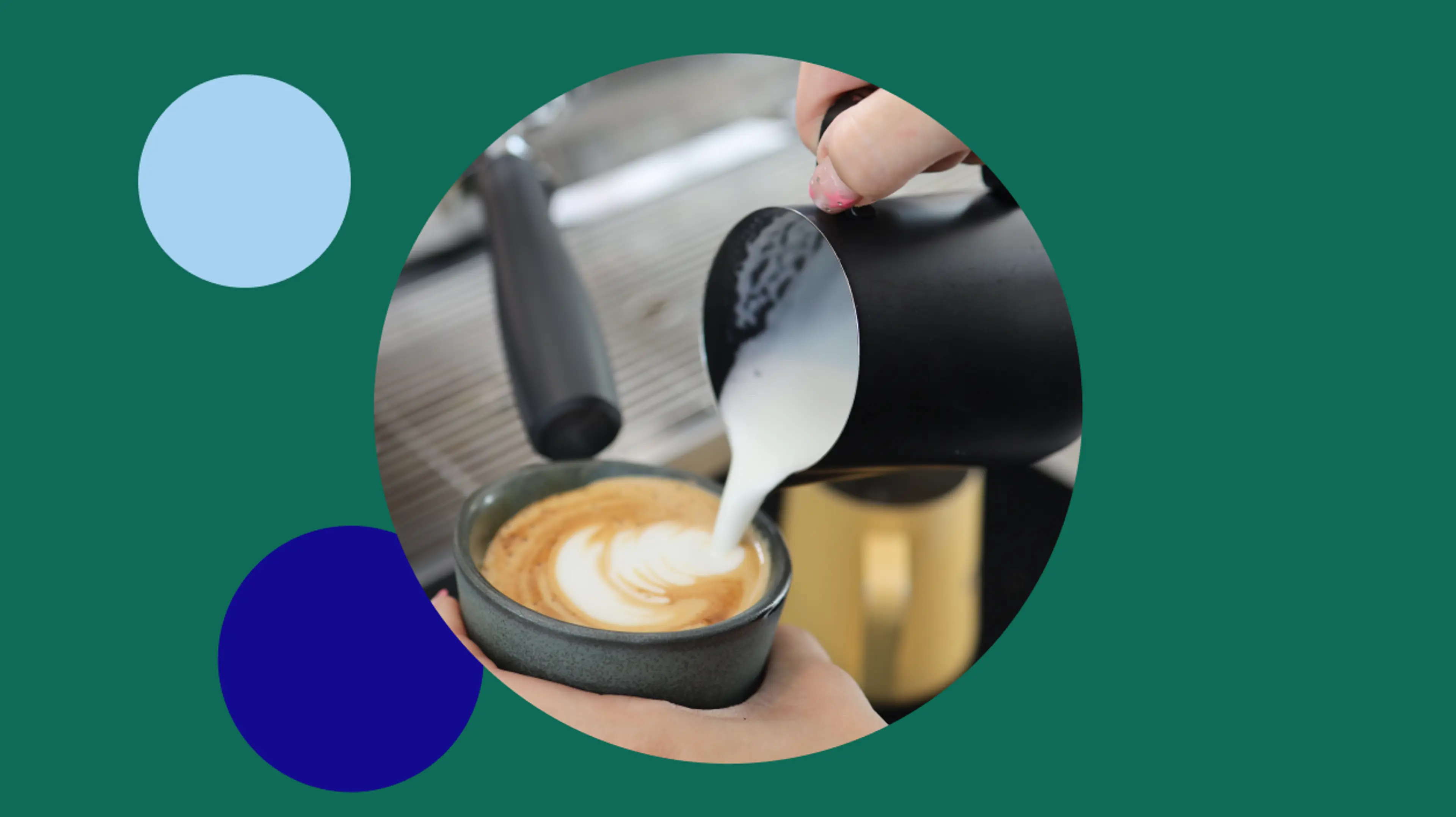 Kaffe bliver serveret