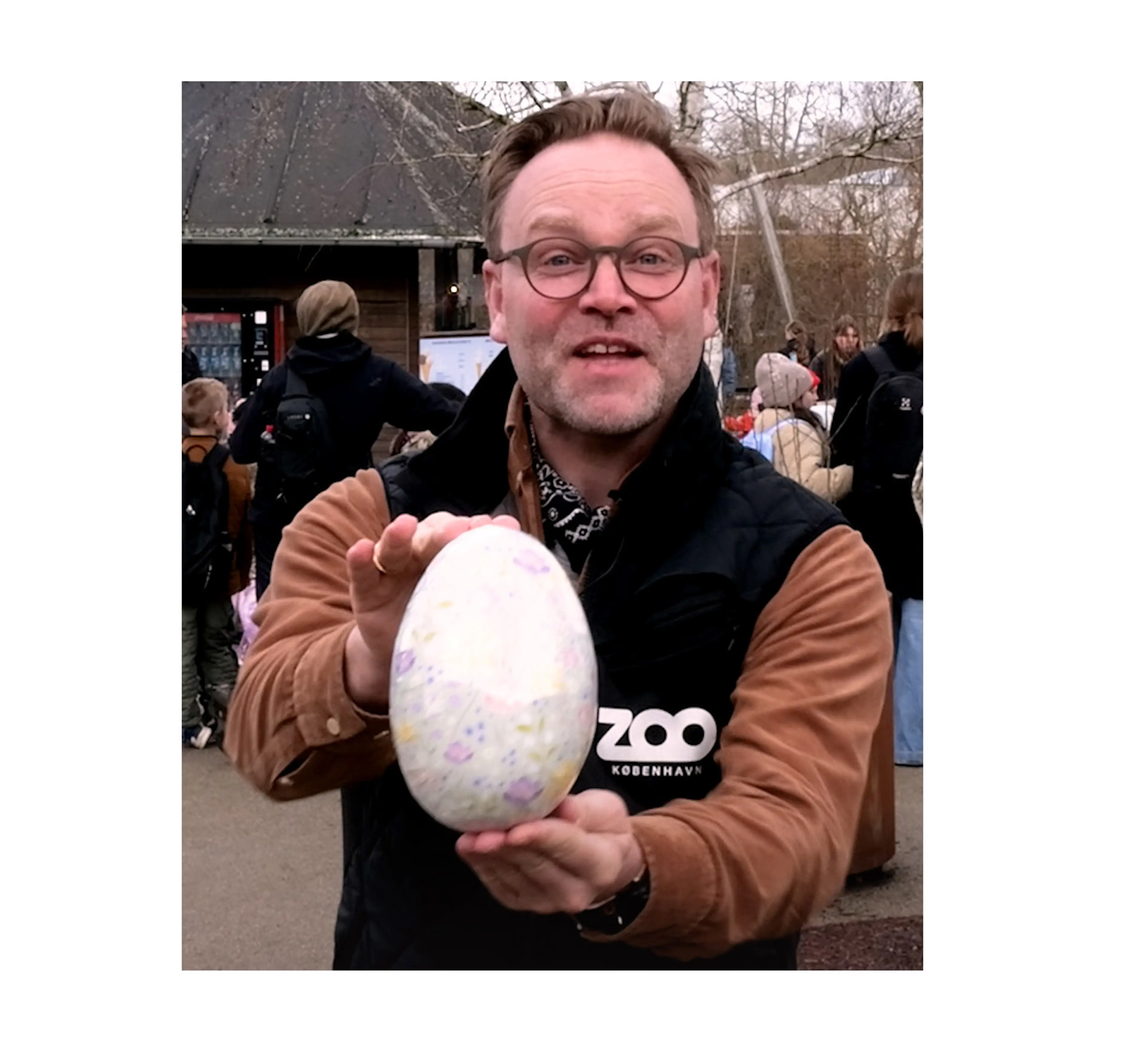 Zoomedarbejder med påskeæg